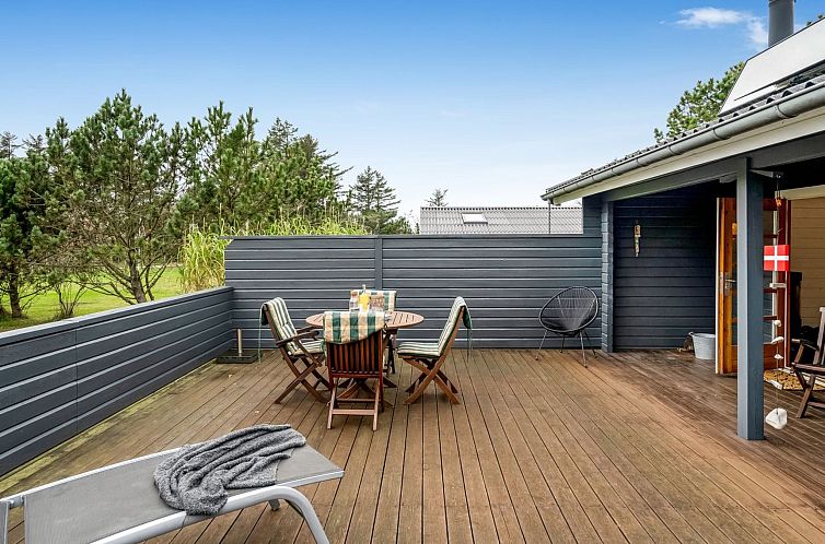 Vakantiehuis "Tammo" - 1.1km from the sea