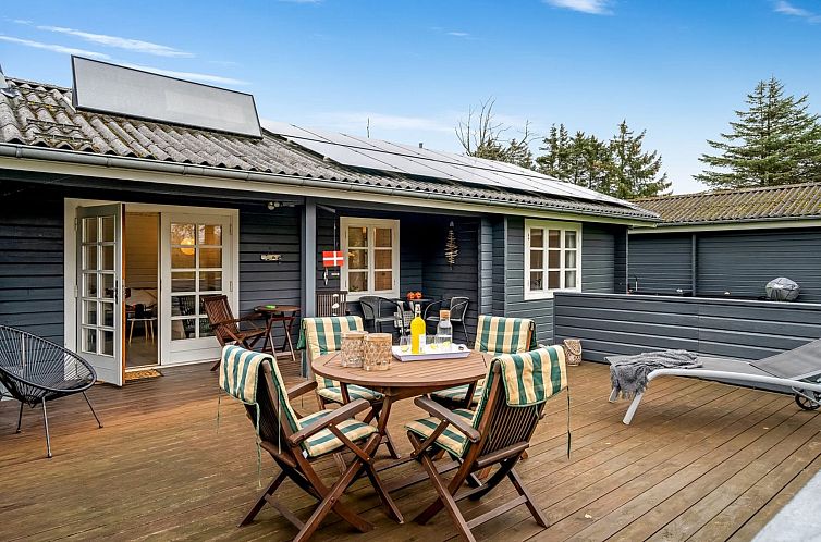 Vakantiehuis "Tammo" - 1.1km from the sea