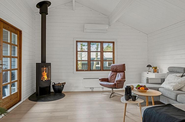 Vakantiehuis "Tammo" - 1.1km from the sea