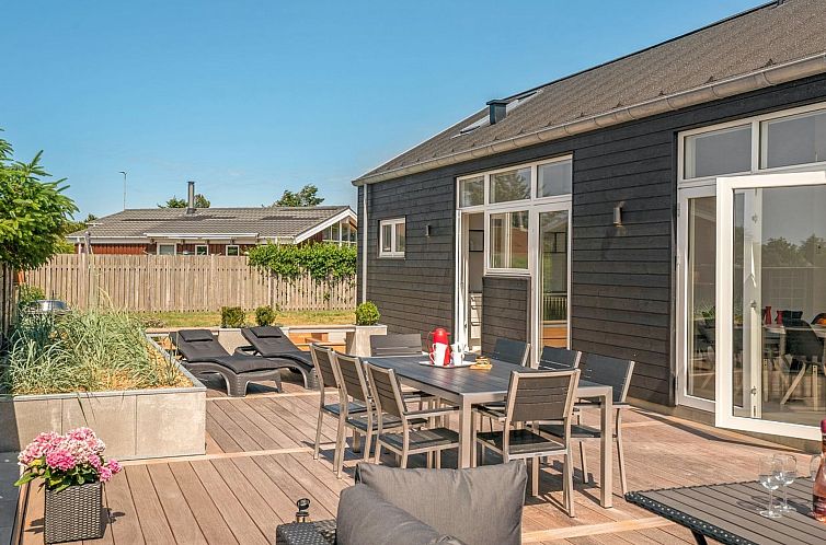 Vakantiehuis "Erk" - 700m from the sea
