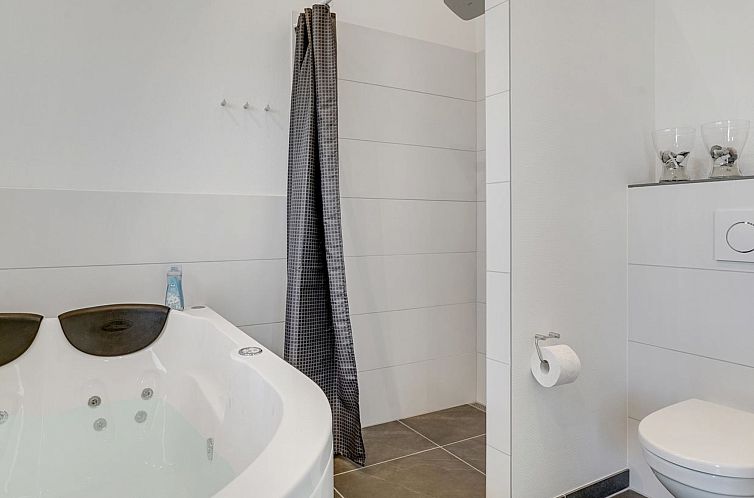 Vakantiehuis "Erk" - 700m from the sea
