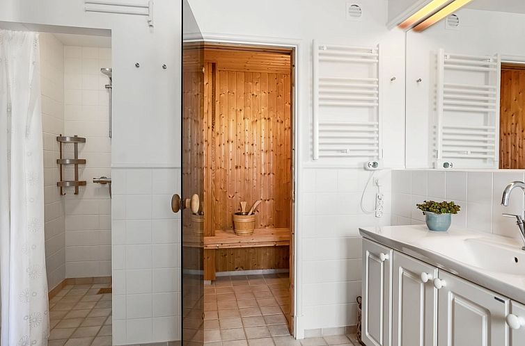 Vakantiehuis "Ingmarie" - 1km from the sea