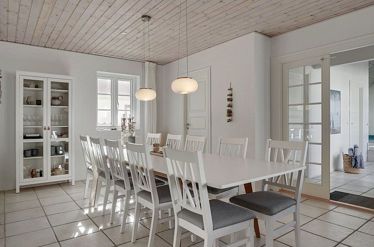 Vakantiehuis "Riki" - 150m from the sea