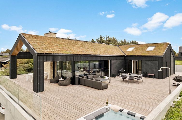 Vakantiehuis "Ilja" - 800m from the sea