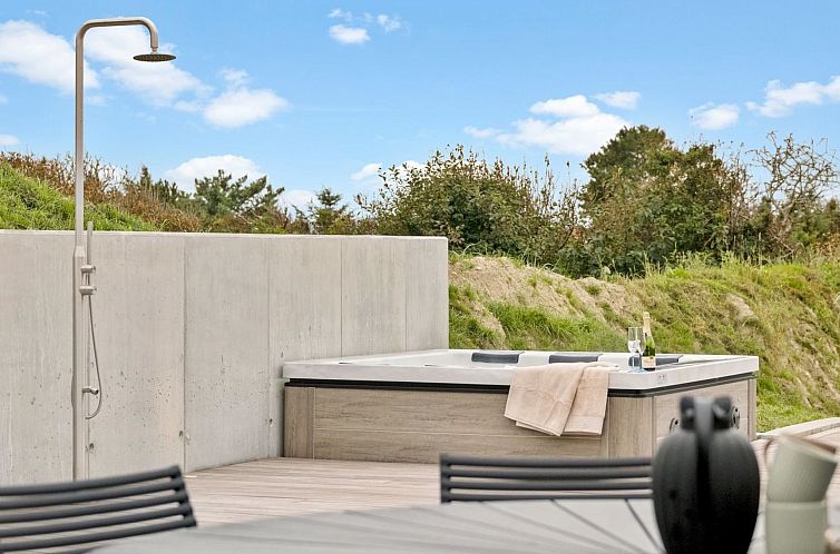 Vakantiehuis "Ilja" - 800m from the sea