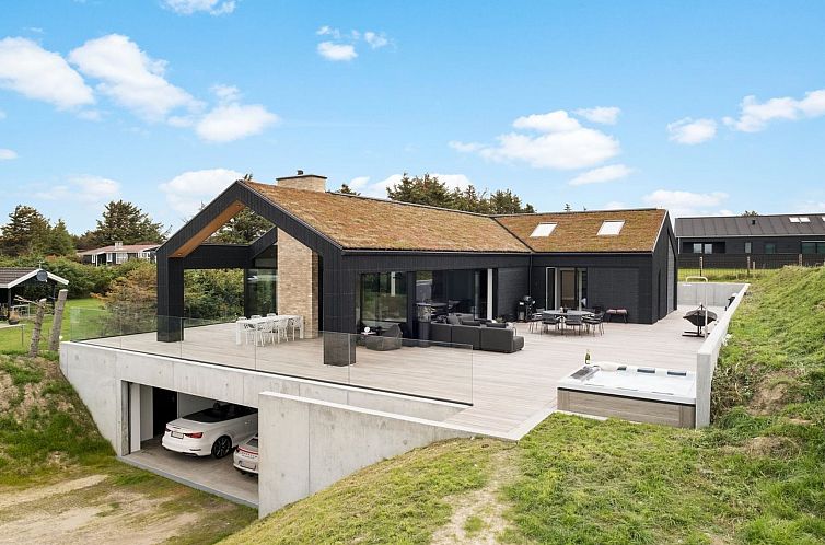 Vakantiehuis "Ilja" - 800m from the sea