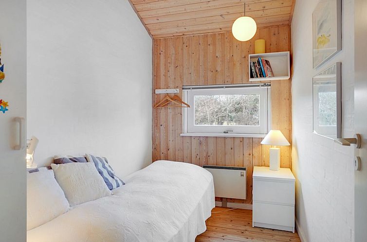 Vakantiehuis "Ilja" - 800m from the sea