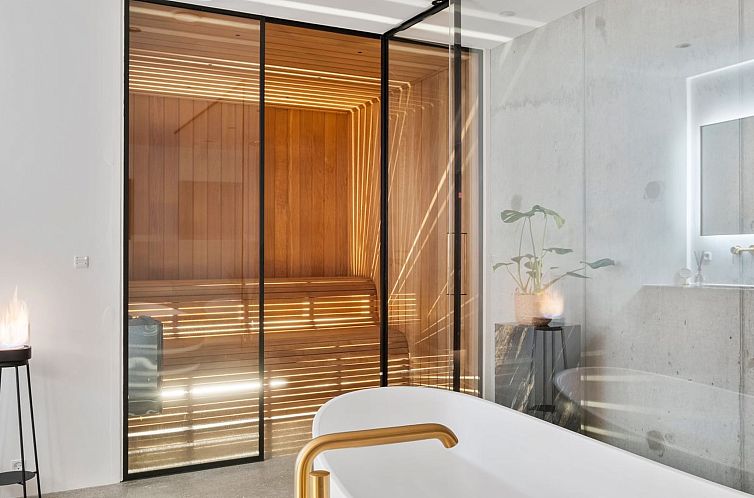 Vakantiehuis "Ilja" - 800m from the sea