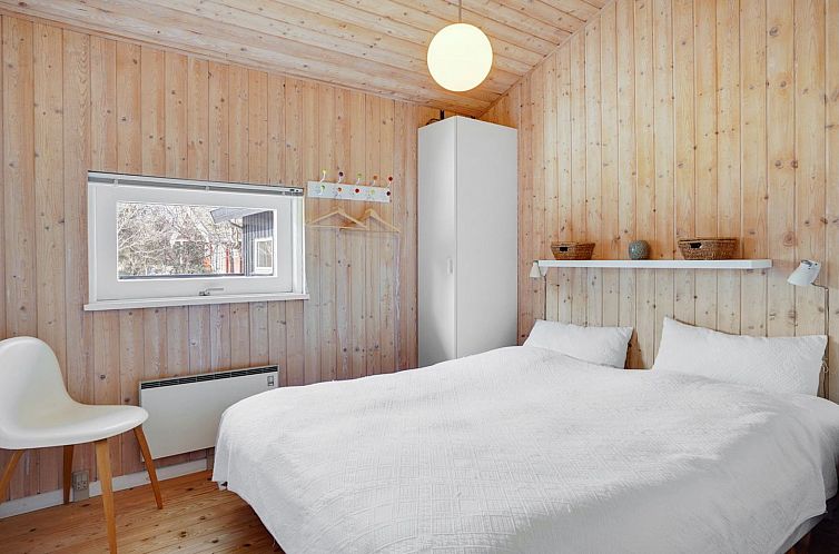 Vakantiehuis "Ilja" - 800m from the sea