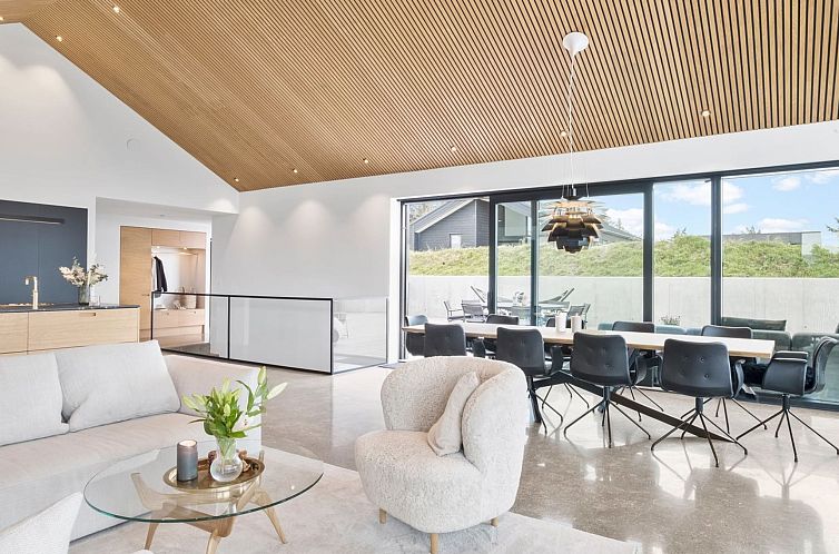 Vakantiehuis "Ilja" - 800m from the sea