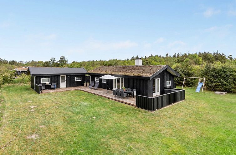 Vakantiehuis "Ilja" - 800m from the sea