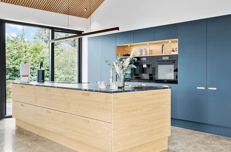 Vakantiehuis "Ilja" - 800m from the sea