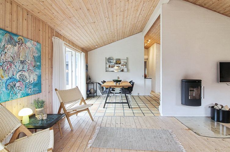 Vakantiehuis "Ilja" - 800m from the sea