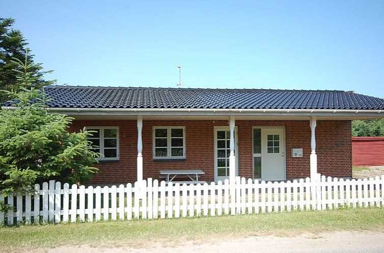 Vakantiehuis "Aku" - 700m from the sea
