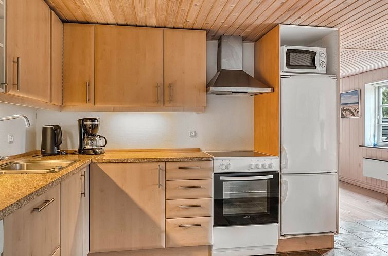 Vakantiehuis "Aku" - 700m from the sea