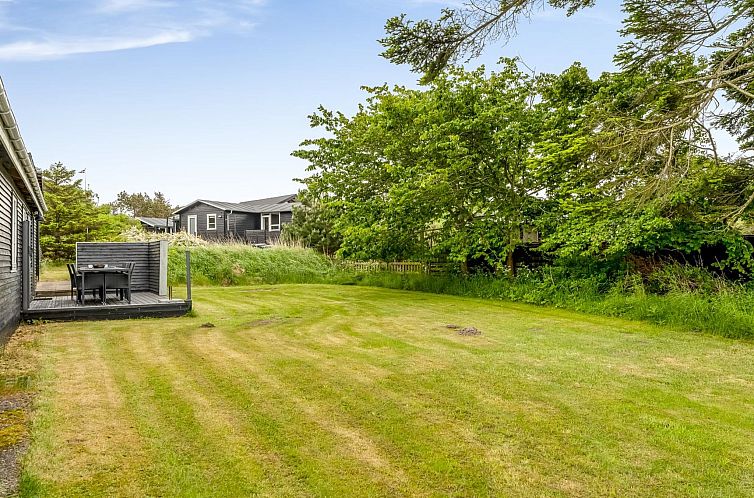 Vakantiehuis "Aku" - 700m from the sea