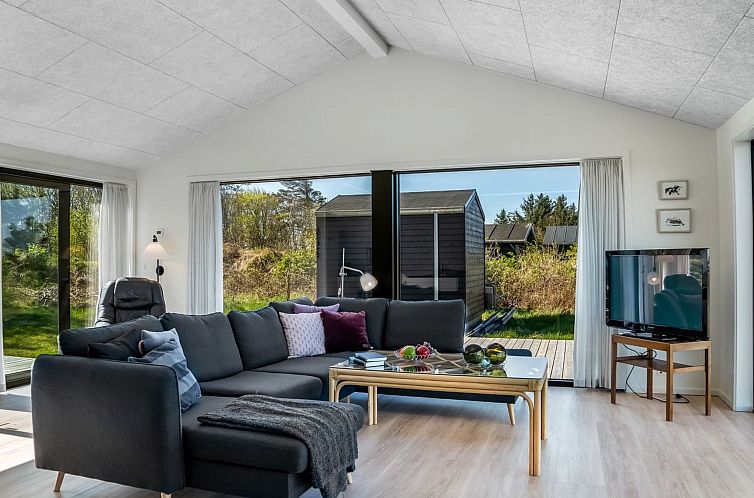 Vakantiehuis "Merete" - 900m from the sea