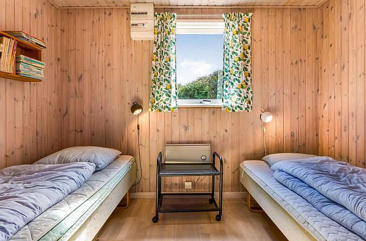 Vakantiehuis "Nikolce" - 500m from the sea