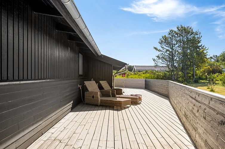 Vakantiehuis "Verner" - 990m from the sea