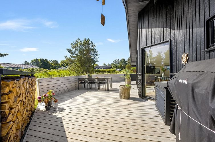 Vakantiehuis "Verner" - 990m from the sea