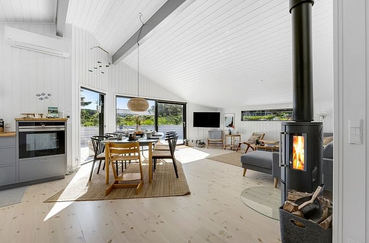 Vakantiehuis "Verner" - 990m from the sea