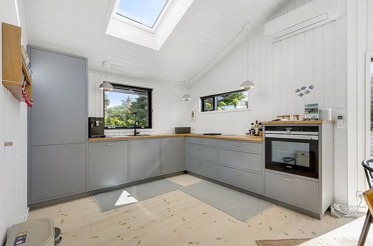 Vakantiehuis "Verner" - 990m from the sea