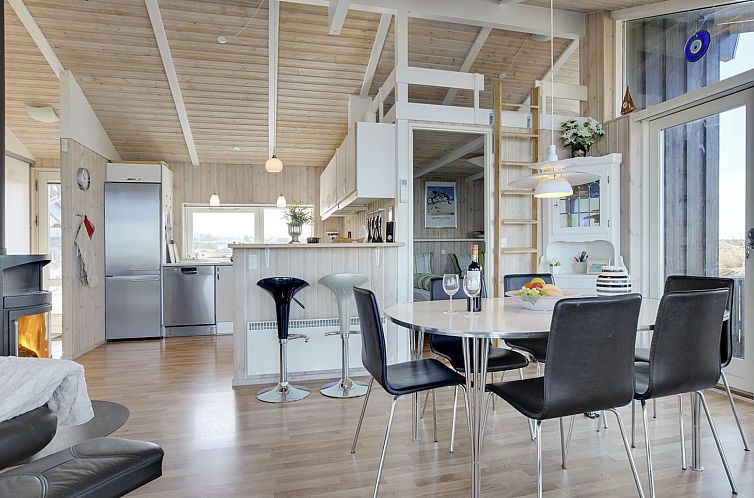 Vakantiehuis "Konsta" - 200m from the sea