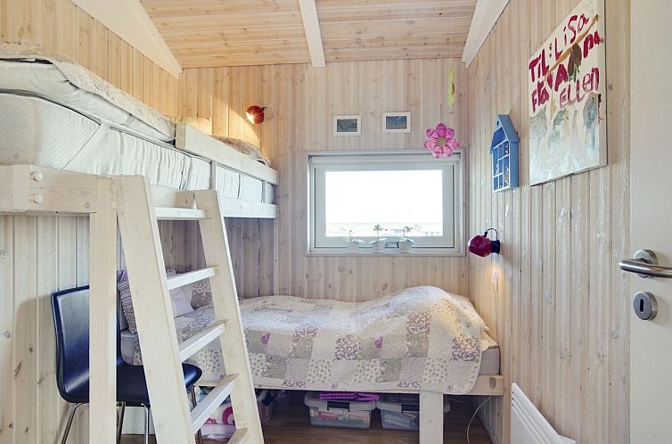 Vakantiehuis "Konsta" - 200m from the sea