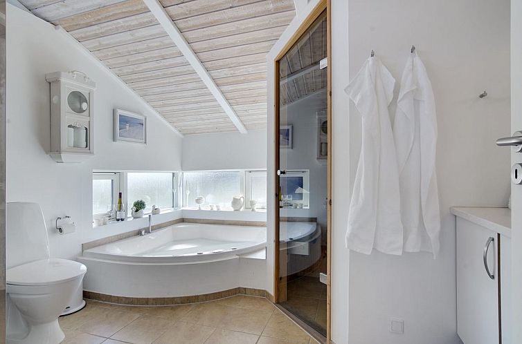 Vakantiehuis "Konsta" - 200m from the sea