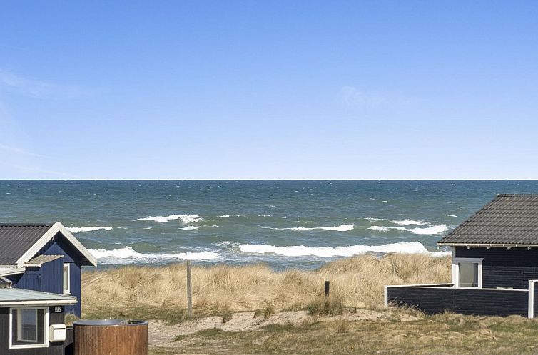 Vakantiehuis "Konsta" - 200m from the sea