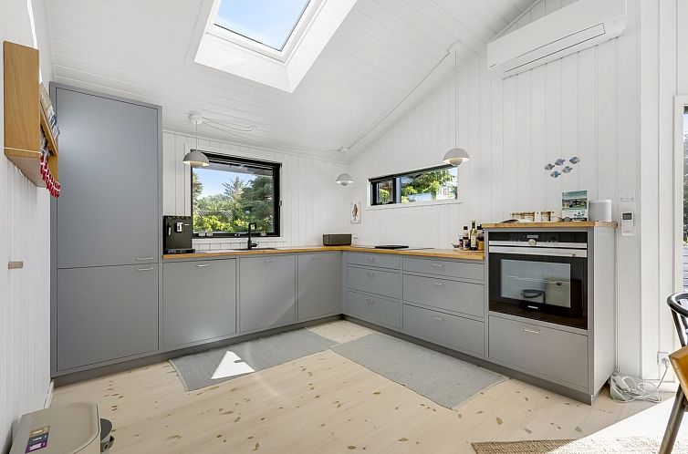 Vakantiehuis "Verner" - 990m from the sea