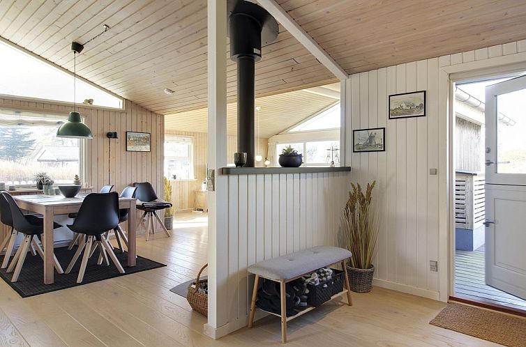 Vakantiehuis "Fridhild" - 875m from the sea