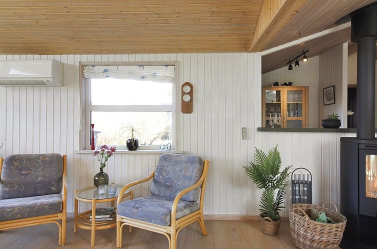 Vakantiehuis "Fridhild" - 875m from the sea