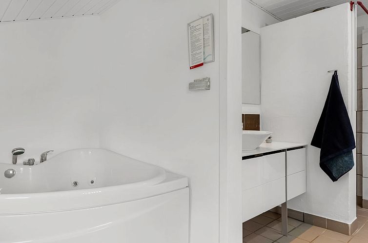 Vakantiehuis "Ensio" - 1.2km from the sea