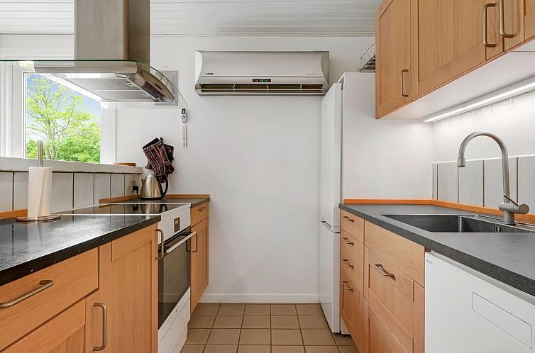 Vakantiehuis "Ensio" - 1.2km from the sea