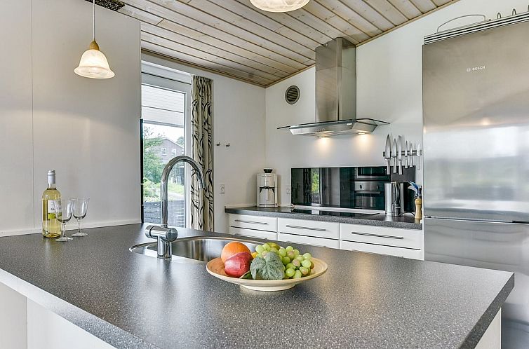 Vakantiehuis "Sylvelin" - 400m to the fjord