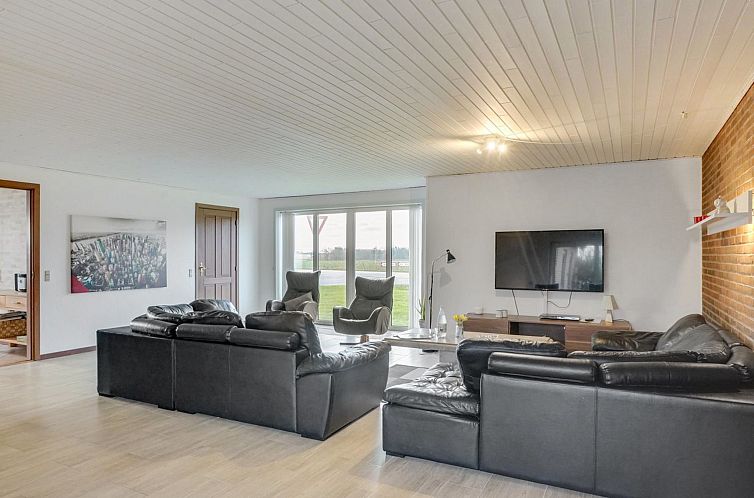 Vakantiehuis "Rahild" - 2km to the fjord