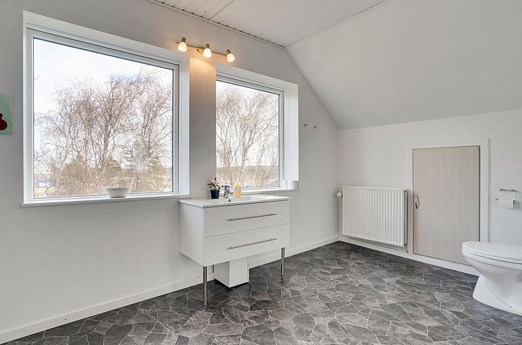 Vakantiehuis "Rahild" - 2km to the fjord