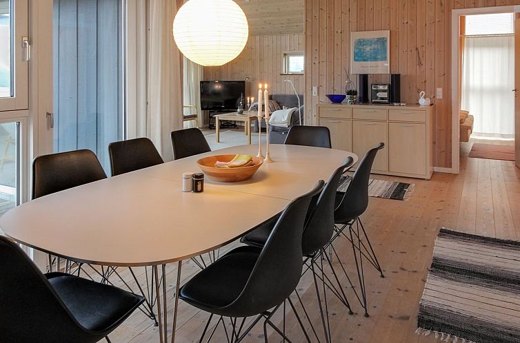 Vakantiehuis "Ilkka" - 400m from the sea