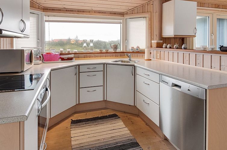 Vakantiehuis "Ilkka" - 400m from the sea