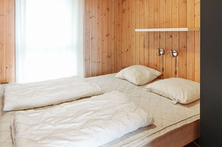 Vakantiehuis "Ilkka" - 400m from the sea