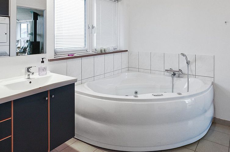 Vakantiehuis "Ilkka" - 400m from the sea