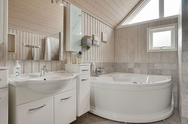 Vakantiehuis "Bente" - 800m from the sea