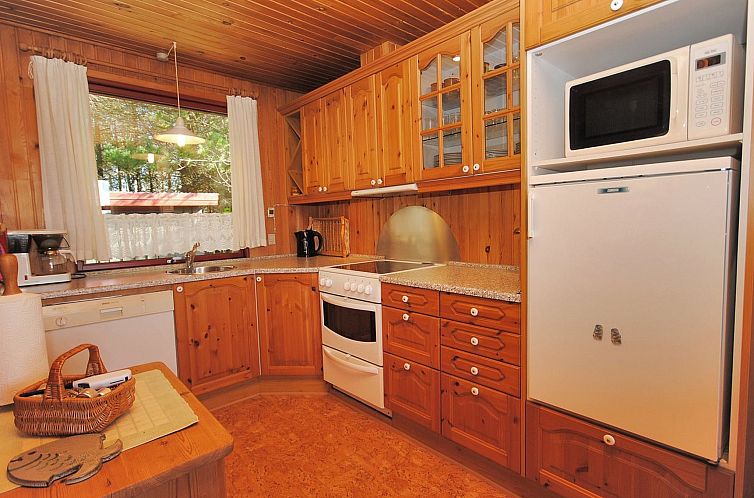 Vakantiehuis "Neven" - 900m from the sea