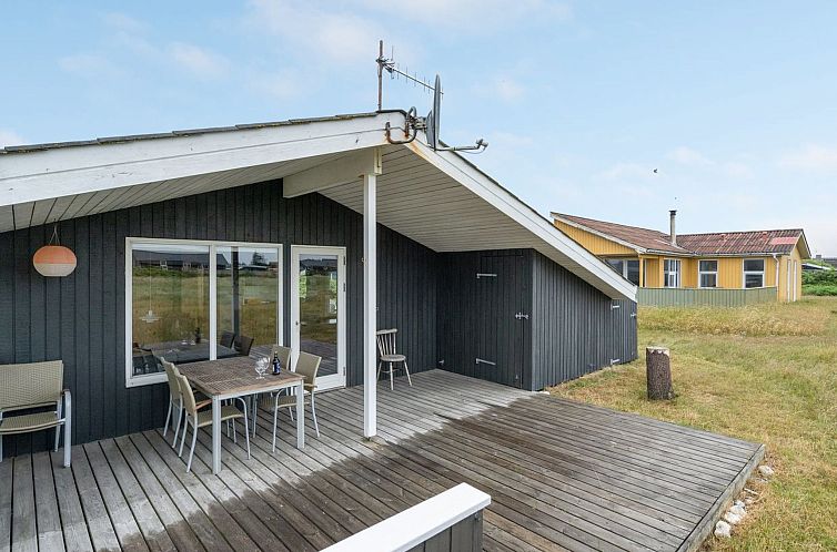 Vakantiehuis "Svea" - 400m from the sea