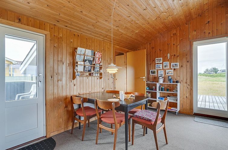 Vakantiehuis "Svea" - 400m from the sea