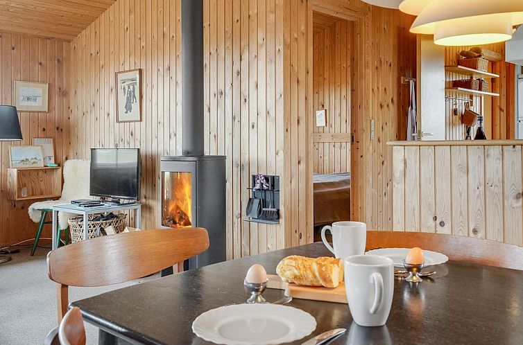 Vakantiehuis "Svea" - 400m from the sea