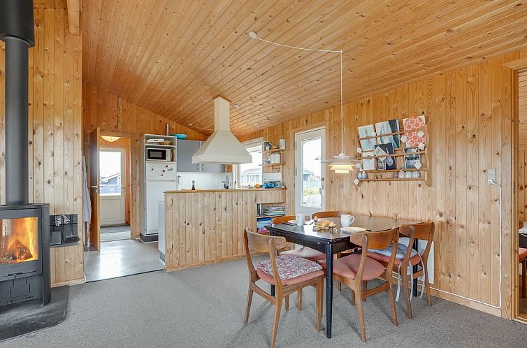 Vakantiehuis "Svea" - 400m from the sea