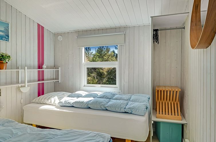 Vakantiehuis "Eroll" - 1.8km from the sea