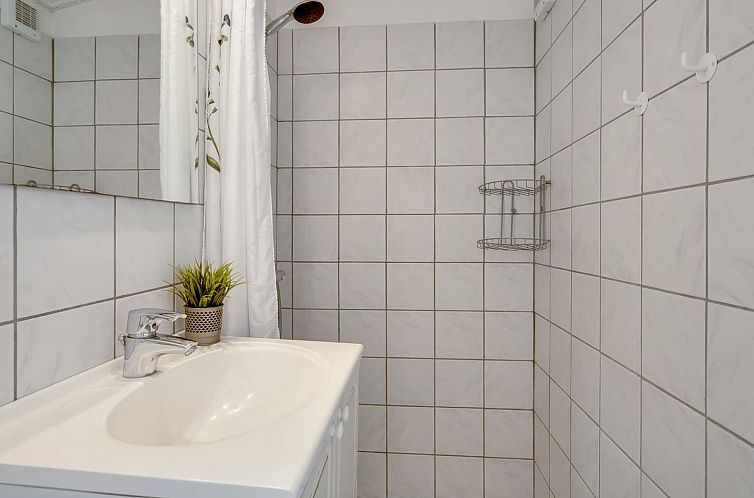 Vakantiehuis "Eroll" - 1.8km from the sea